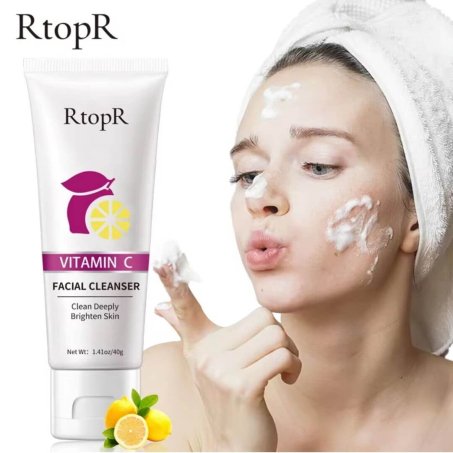 RtopR Vitamin C Facial Cleanser In Pakistan